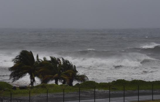 Elsa deja 3 muertos en su paso por el Caribe; apunta a Cuba