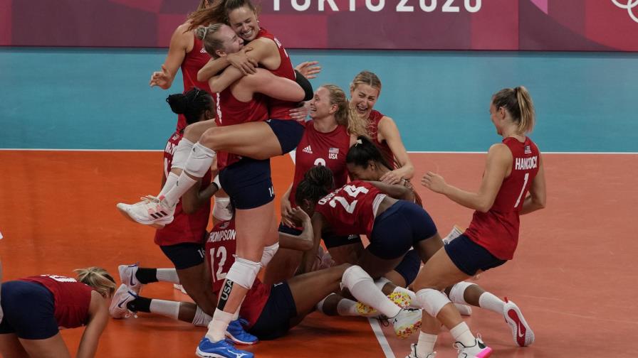 EEUU derrota a Brasil, gana su primer oro en voleibol femenino