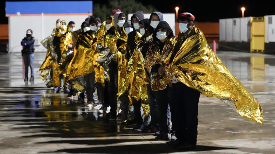 Italia: Rescatan a más de 300 migrantes de mar agitado