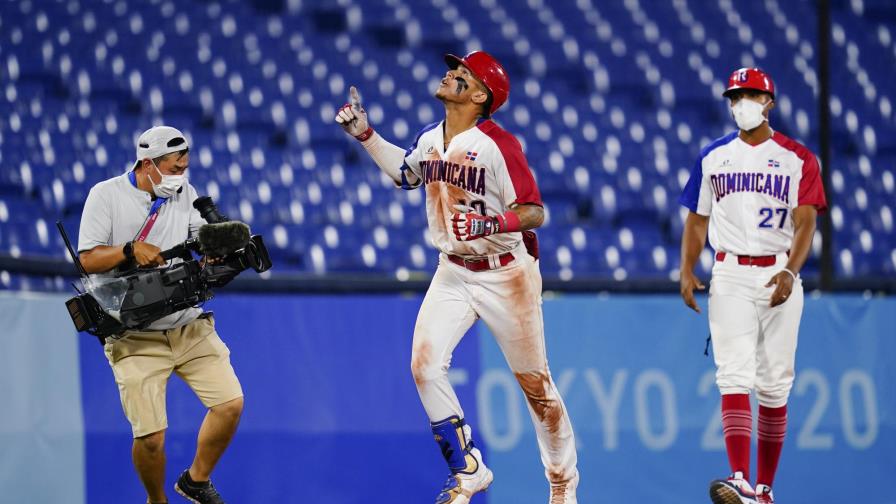 José Bautista mantiene vivo a Dominicana en el béisbol