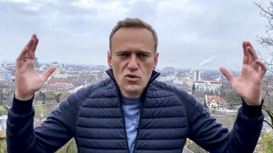 Advierten arresto de Navalny cuando regrese a Rusia