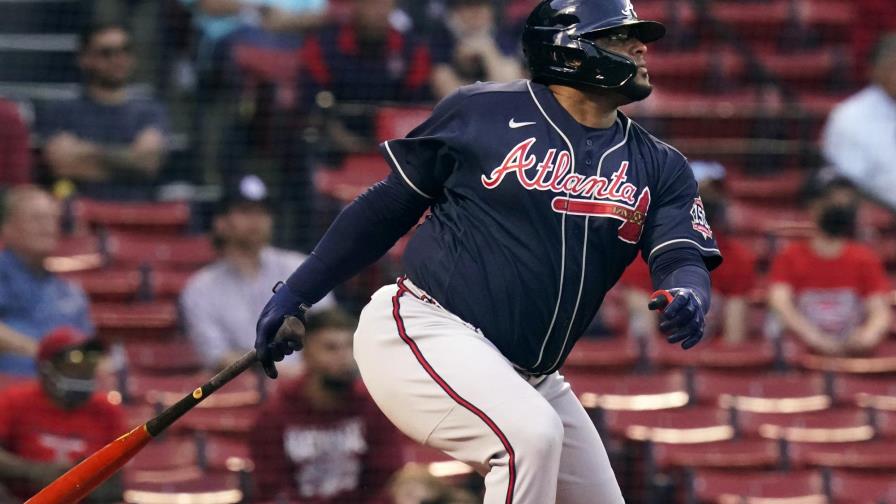 Sandoval vuelve a Boston; pega 3 hits en triunfo de Bravos