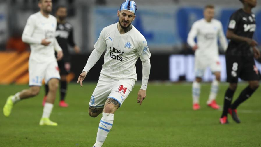 Benedetto juega con capucha de nadador, Marsella empata Benedetto juega con capucha de nadador, Marsella empata
