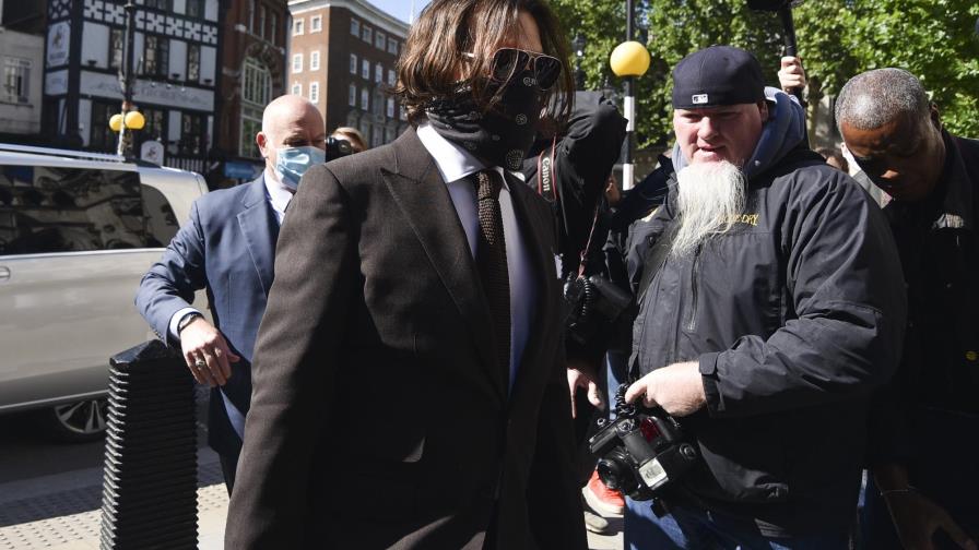 Johnny Depp dice excrementos en la cama acabaron con su matrimonio