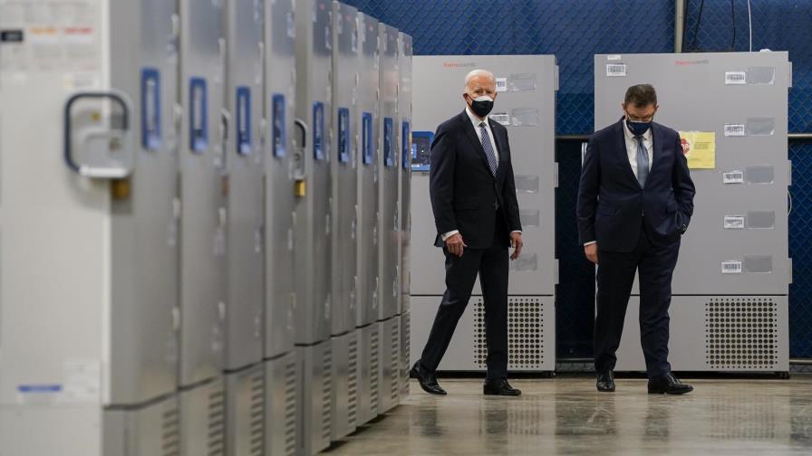 Equipo de Biden fija meta aún más ambiciosa para vacunación