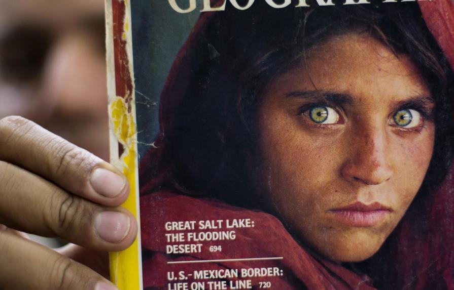 Sharbat Gulla, la famosa refugiada afgana es evacuada a Italia