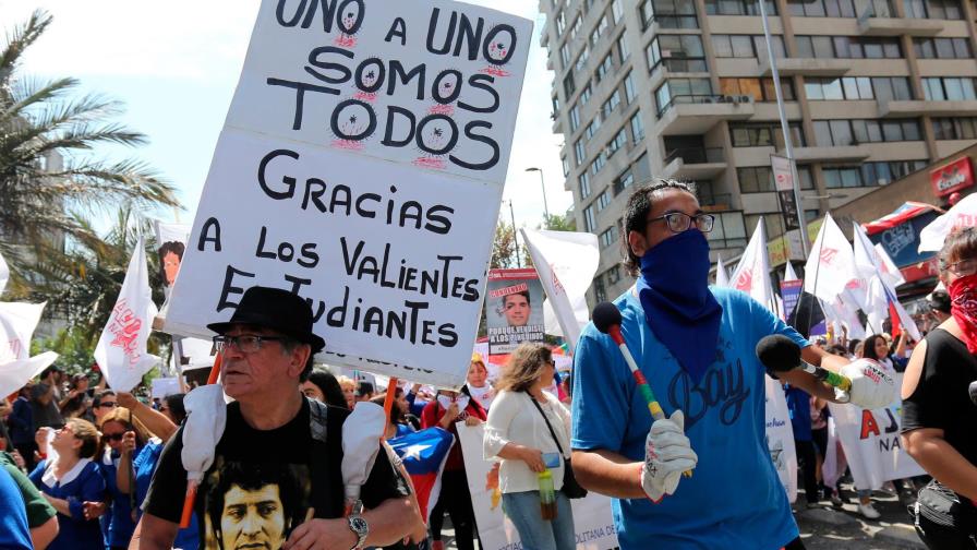 Huelga en Chile lleva a las calles clamor por garantías de derechos básicos