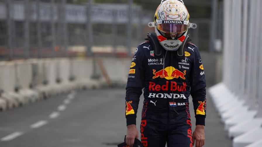 Triunfo de Sergio Pérez en Bakú tras pinchazo de Verstappen Triunfo de Sergio Pérez en Bakú tras pinchazo de Verstappen