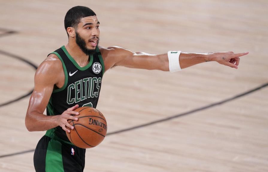 Celtics salvan primera bala ante Heat y recortan distancia en playoffs de NBA