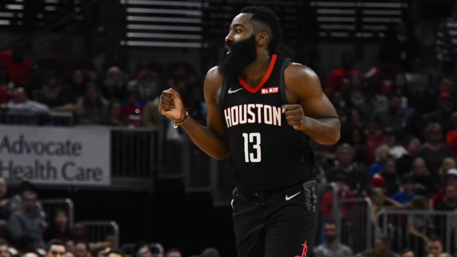 Harden logra 42 puntos; Rockets aplastan a Bulls