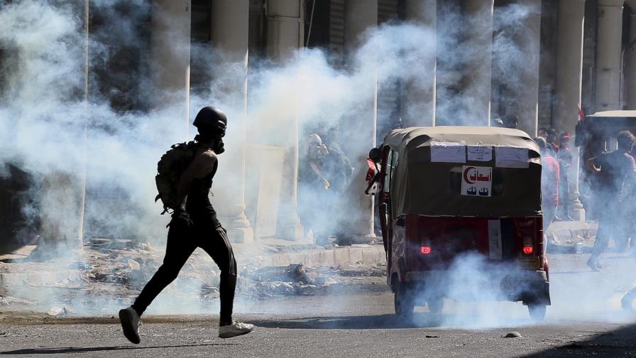 Expertos detonan una bomba en un importante puente en Bagdad Expertos detonan una bomba en un importante puente en Bagdad
