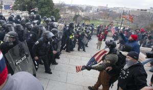 Durante asalto a Congreso de EEUU, Facebook tenía su propia revuelta