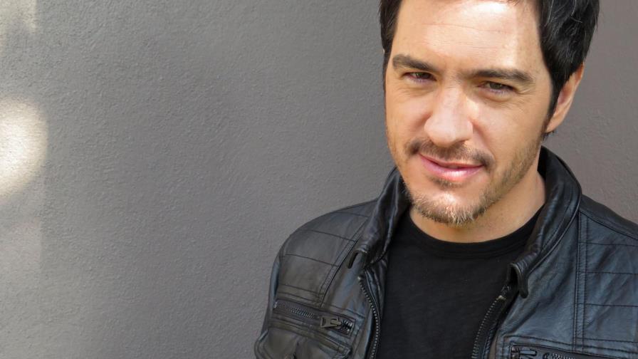 Mauricio Ochmann es un hombre pisoteado en R Mauricio Ochmann es un hombre pisoteado en R