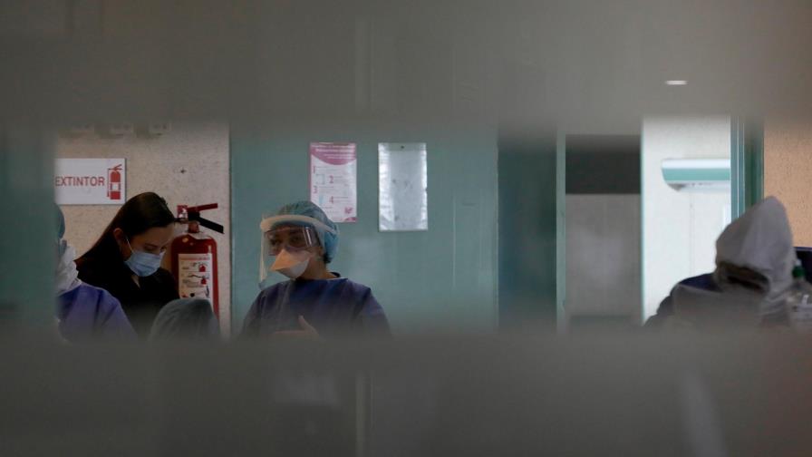 Hospital mexicano saturado alquiló camión refrigerador para muertos por COVID - 19