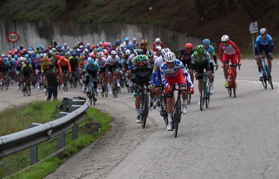Final en la Vuelta en Puebla de Sanabria para una etapa de constante rompepiernas