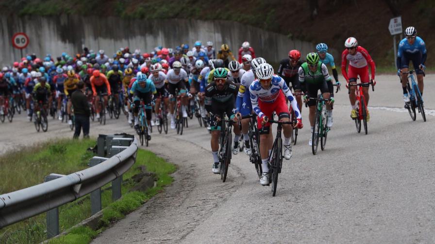 Final en la Vuelta en Puebla de Sanabria para una etapa de constante rompepiernas
