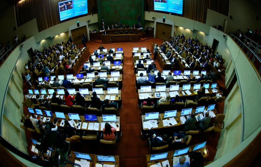 Parlamento chileno comienza debate sobre reforma de pensiones de Piñera