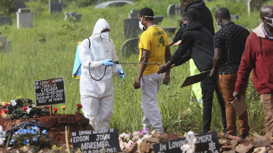 África supera 100.000 muertes por COVID-19, crece el peligro