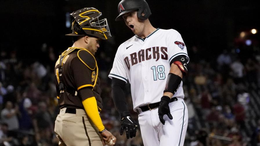 Kelly mantiene en marcha a los Diamondbacks, ganan a Padres