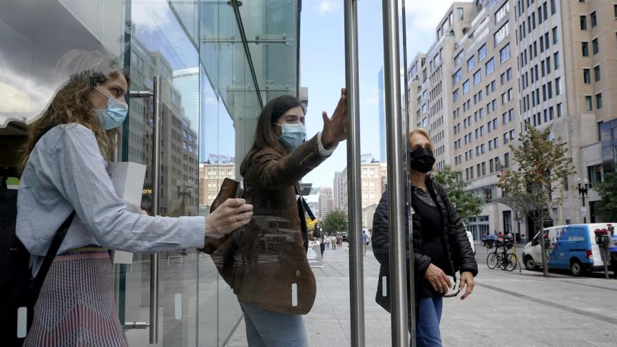 EEUU: Caen casos de COVID, pero hay indicios preocupantes