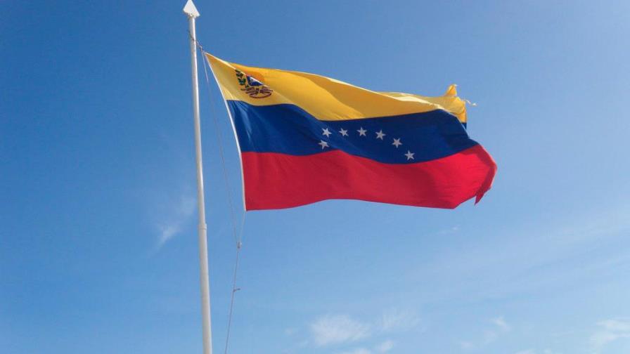 Guaidó anuncia acuerdo inminente para financiar acceso a vacunas en Venezuela