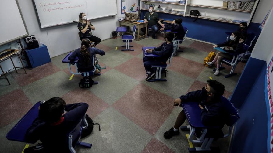 El regreso a las aulas, otro dilema en América ante el COVID-19