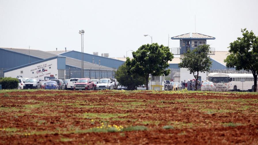 Texas empieza a arrestar migrantes por invasión de propiedad