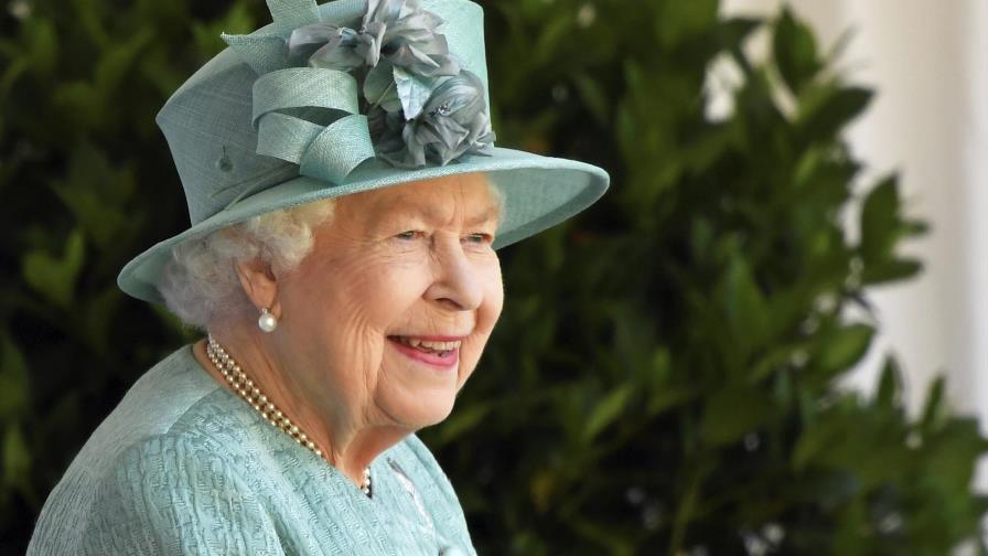 Ceremonia reducida en cumpleaños oficial de la reina Isabel