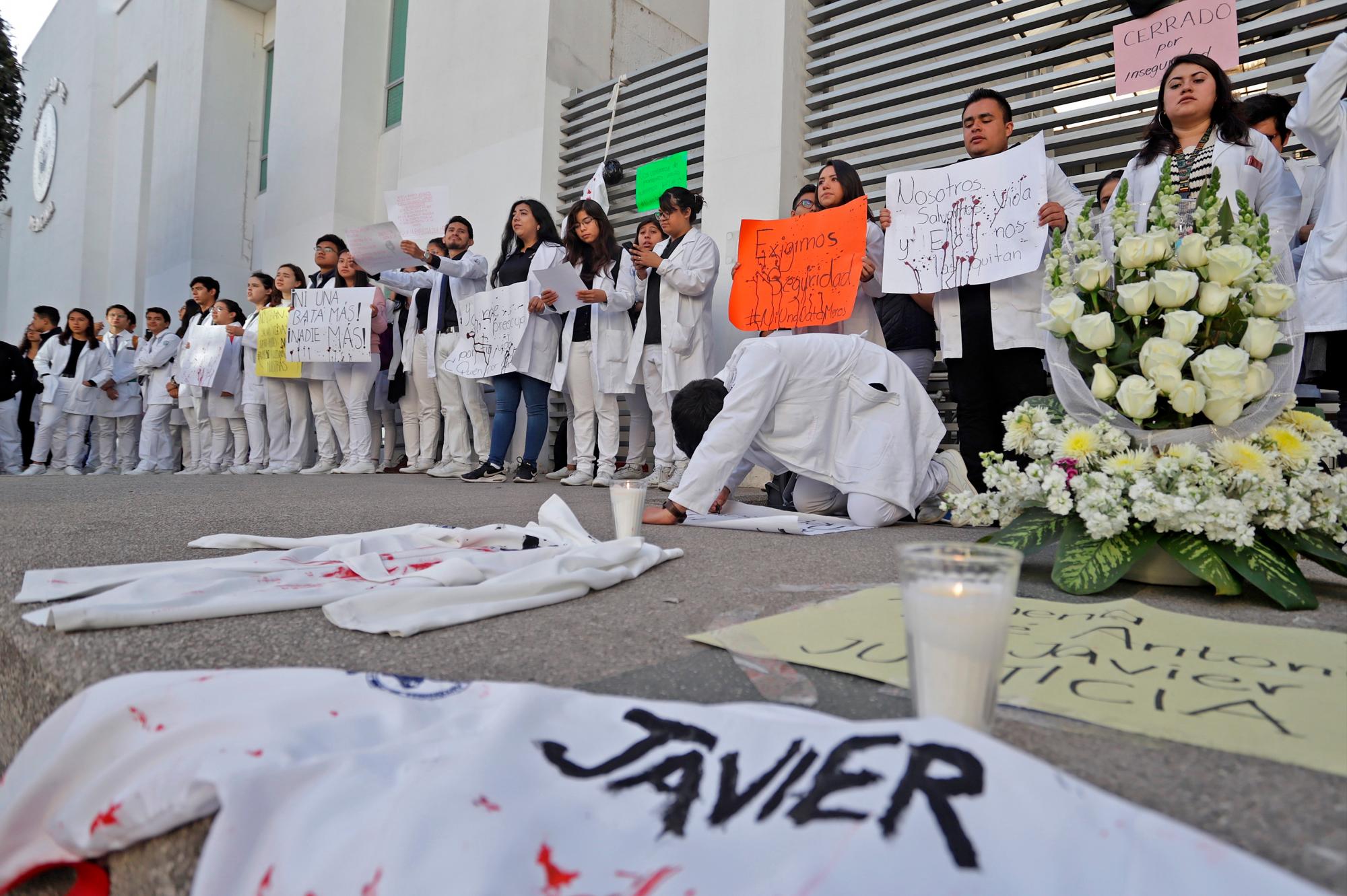 Los estudiantes piden que se haga justicia frente a los asesinatos.
