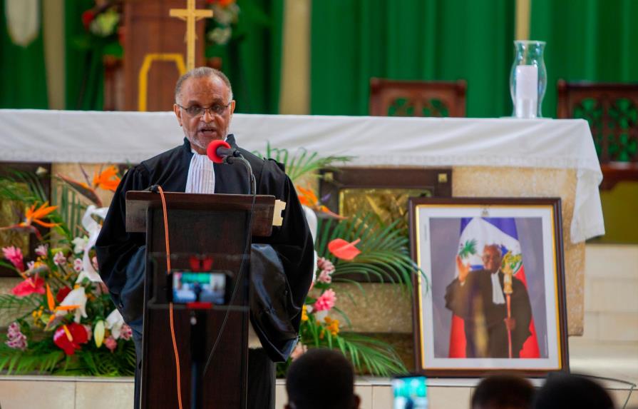Multitud homenajea al asesinado presidente del Colegio de Abogados de Haití
