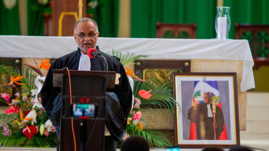 Multitud homenajea al asesinado presidente del Colegio de Abogados de Haití Multitud homenajea al asesinado presidente del Colegio de Abogados de Haití