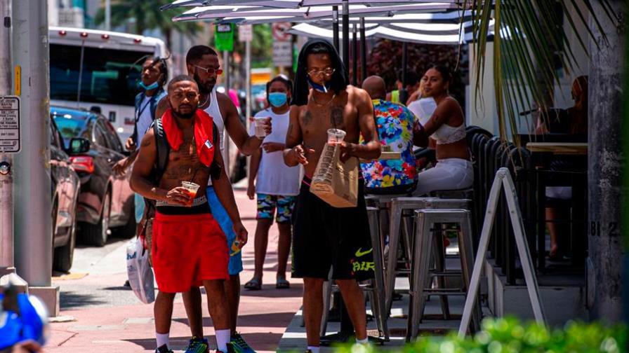 Florida se acerca a las 15.000 muertes por COVID-19 y sube tasa de contagios Florida se acerca a las 15.000 muertes por COVID-19 y sube tasa de contagios