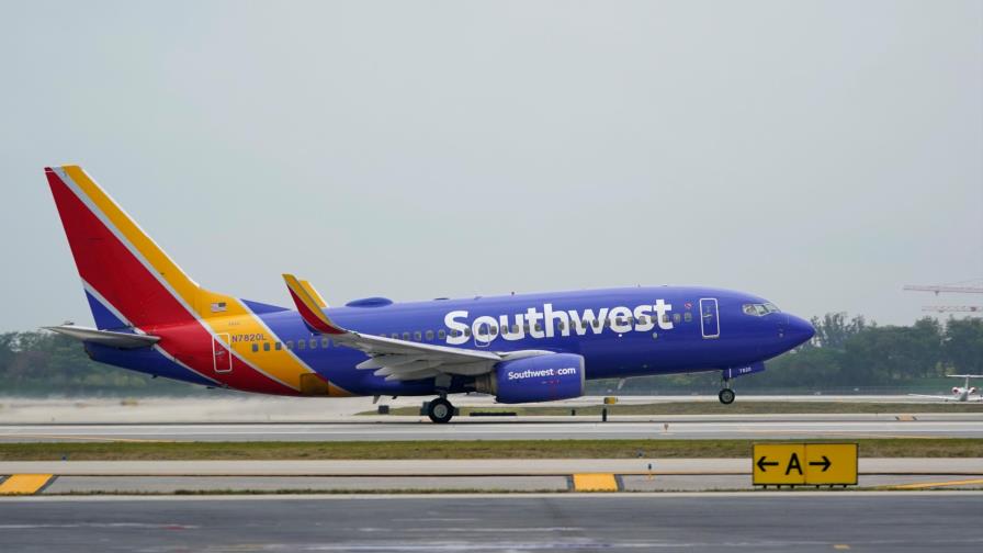 Hombre salta de un avión que aterrizaba en Phoenix