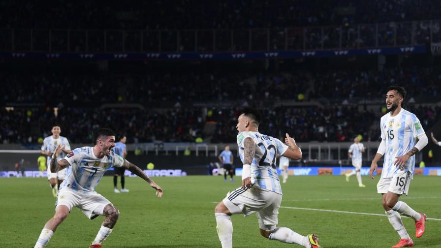 Argentina exhibe contundencia ante Uruguay y sigue invicta Argentina exhibe contundencia ante Uruguay y sigue invicta