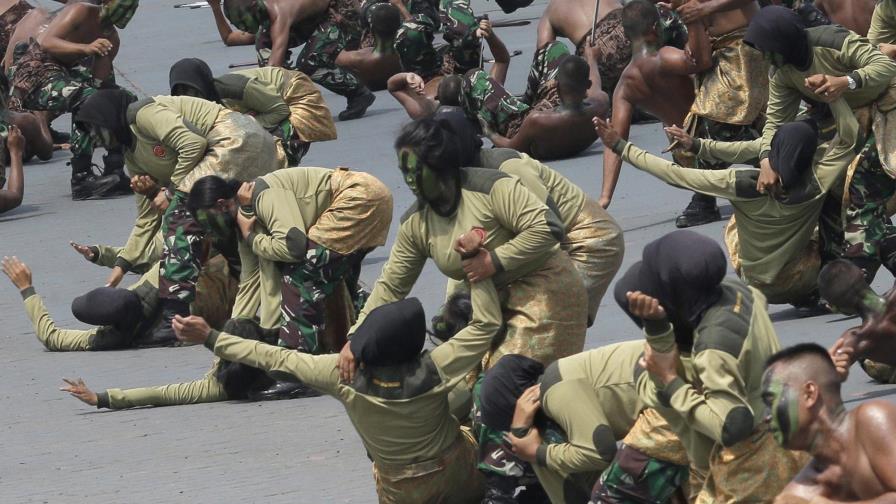 Ejército indonesio frena pruebas de virginidad a reclutas