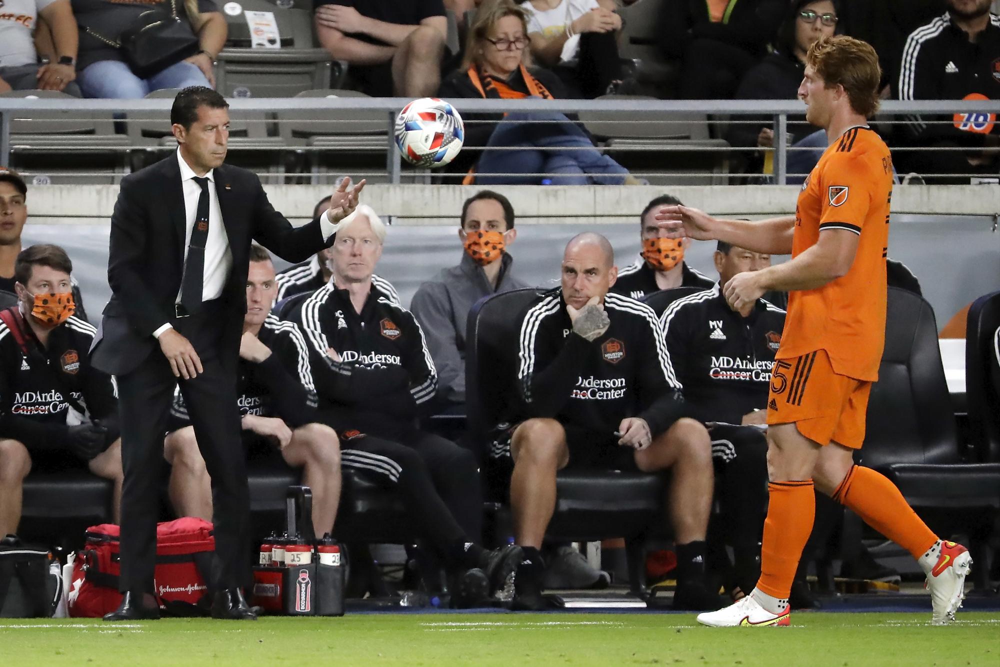 MLS: Dynamo niega extensión contractual a entrenador Ramos