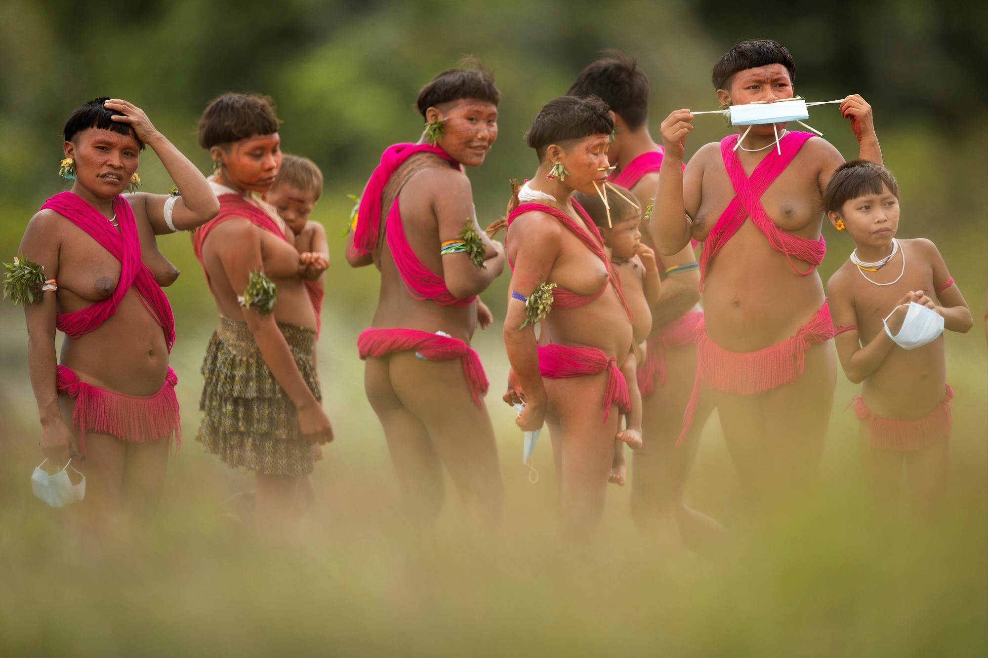 Brasil lucha por proteger su mayor territorio indígena del COVID-19