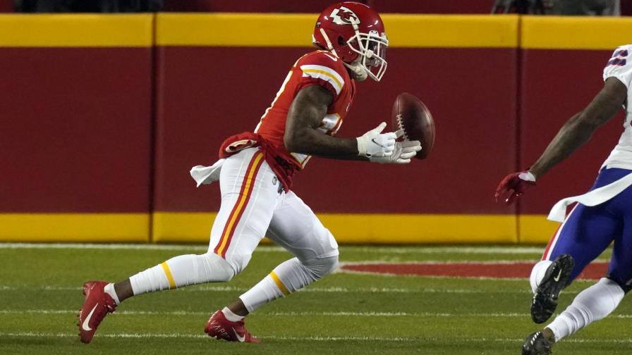 Chiefs y Bucs navegan la temporada con pocos casos de COVID