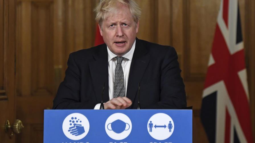 Boris Johnson da negativo para COVID, pero sigue aislado