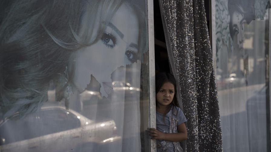 Talibán dice a funcionarias de Kabul que se queden en casa