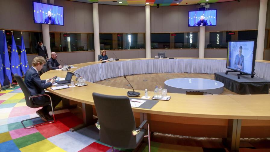 UE estudia controles más estrictos de exportación de vacunas