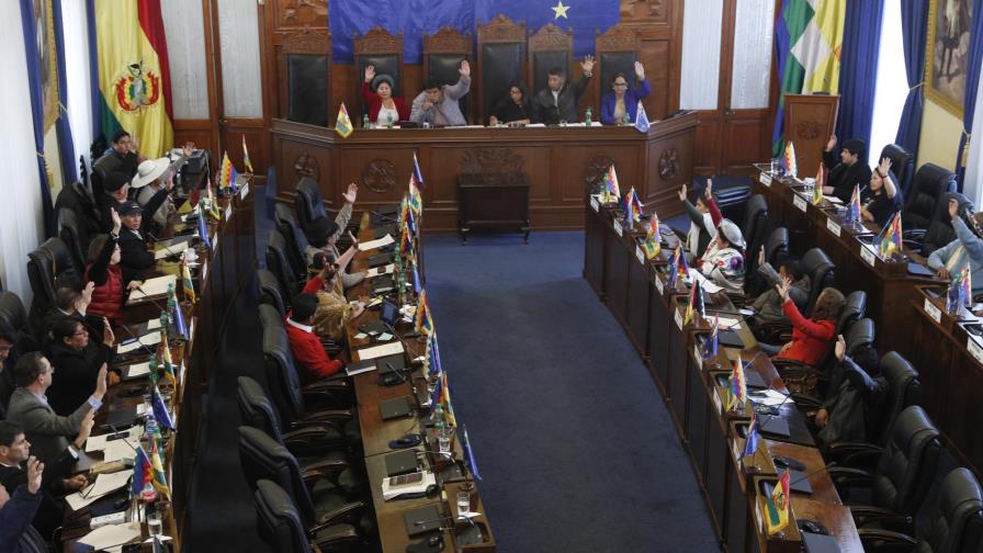 Senado aprueba nuevas elecciones en Bolivia, sin Morales