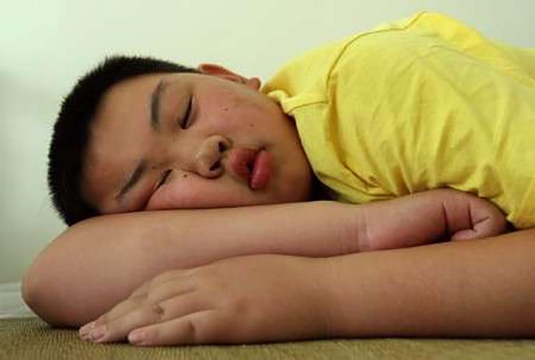 Cómo la falta de sueño favorece la obesidad