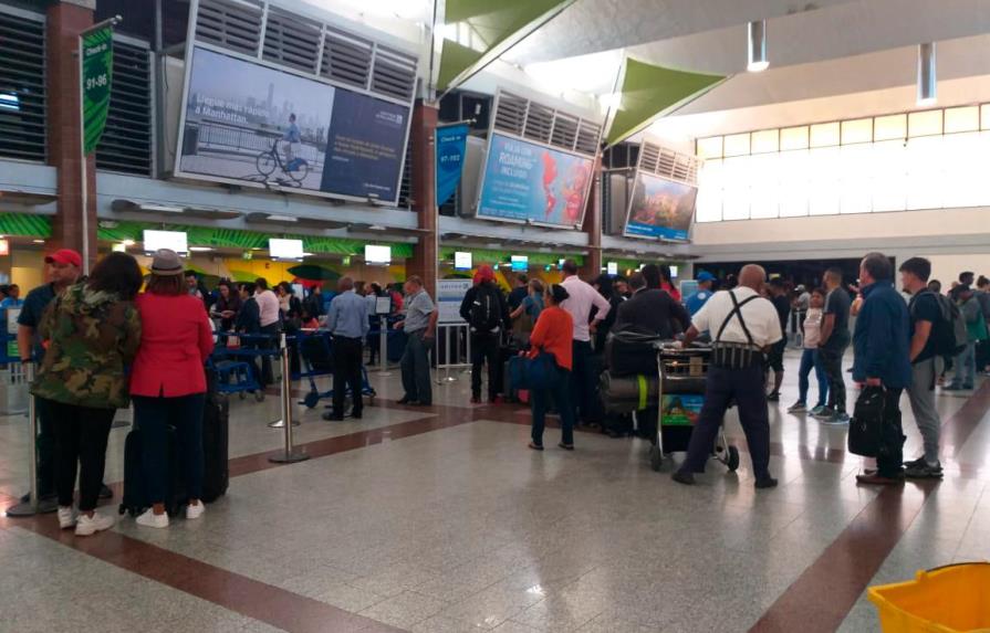 Cancelan 166 operaciones de vuelos en el aeropuerto de Las Américas por el coronavirus