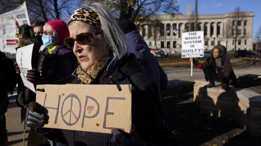 Manifestantes siguen los pasos de Rittenhouse en Kenosha