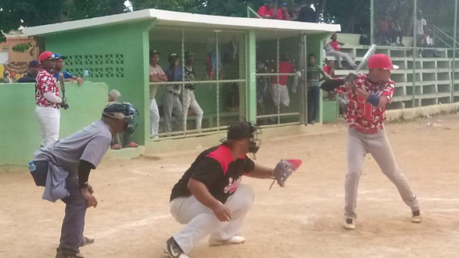 Los clasificados para las finales del softbol navideño en San Cristóbal Los clasificados para las finales del softbol navideño en San Cristóbal