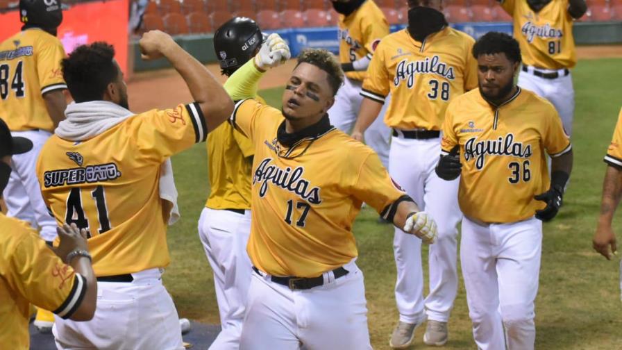 Águilas ganan y se citan con los Gigantes en la serie final de la pelota invernal