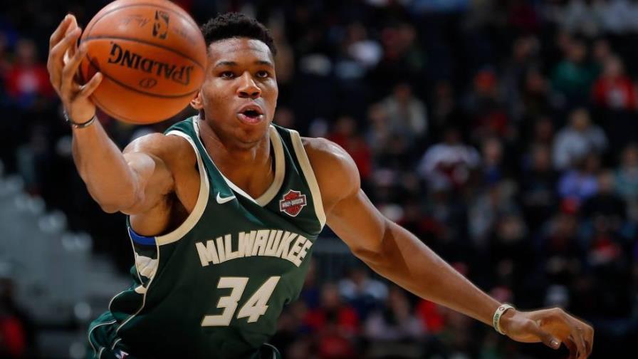 Bucks superan a Pistons en su segundo enfrentamiento Bucks superan a Pistons en su segundo enfrentamiento