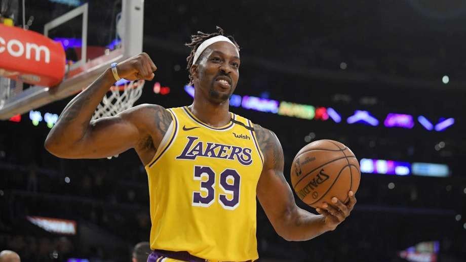 Dwight Howard jugará con Lakers; critican a NBA por limitar mensajes en camisetas