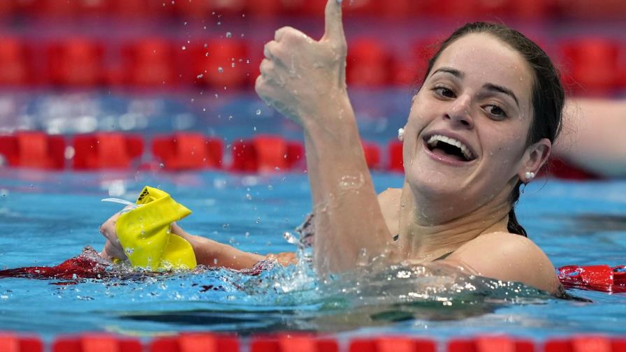 Australiana McKeown impone récord olímpico en 100 dorso